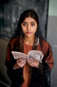 L'uomo e la lettura attraverso gli scatti di Steve McCurry