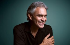 Andrea Bocelli in concerto al Teatro di San Carlo dopo 13 anni