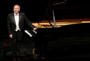 Maurizio Pollini incanta la Scala con Beethoven, Brahms e Schönberg