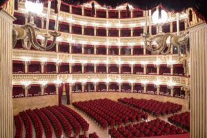 Peppe Barra inaugura il ciclo di lezioni per i lavoratori del Teatro San Carlo