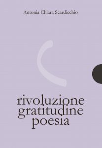 "Rivoluzione gratitudine poesia", il pamphlet di Antonia Chiara Scardicchio che vive di luce propria