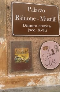 "Filo Cafè", un progetto che crea comunità oltre i confini come le "Stories"del musicista Luigi Riccio