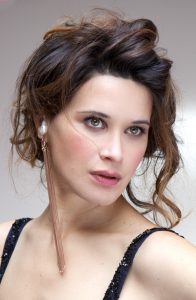 Valentina Cervi interpreta "La strada che va in città" al Teatro Gerolamo