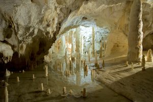 Le Grotte di Frasassi cornice naturalistica per il cortometraggio "The last supper. The living tableau"