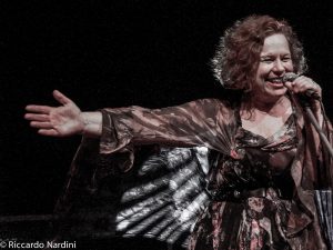 Sarah Jane Morris in "Ho ucciso i Beatles", al Teatro No'hma un tributo ai fabfour