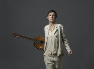 L'artista brasiliana Adriana Calcanhotto in concerto al Teatro Eduardo De Filippo di Roma