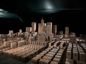 "Rethink the city", l'imponente installazione di Matteo Mezzadri in mostra a Milano Malpensa