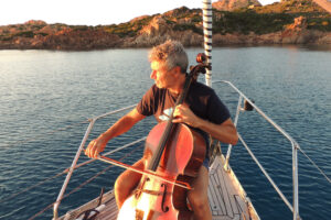 Roberto Soldatini, incontro con il direttore d’orchestra che vive in barca a vela