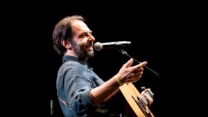 Neri Marcorè in concerto a Spoleto con lo spettacolo "Le mie canzoni altrui"