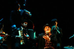 "Oylem Goylem", Moni Ovadia porta in scena la cultura yiddish