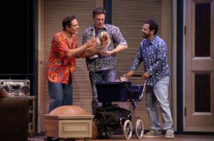 "Tre uomini e una culla", l'esilarante commedia che capovolge il concetto di famiglia