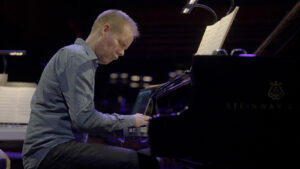 Max Richter in concerto con "SLEEP", un sogno collettivo nel cuore della notte