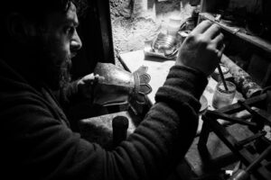 “L’Anima dei Pupi”, a Mazara del Vallo il progetto fotografico di Alessandro Ingoglia sull’antico mestiere del puparo