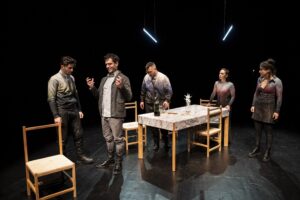 "Caini", al Teatro Franco Parenti un focus sull'irrevocabilità dei legami di sangue