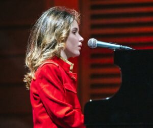 "Frida Piano Solo", la giovanissima musicista in concerto al Teatro Gerolamo
