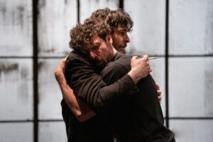 "L'uomo più crudele del mondo", Lino Guanciale e Francesco Montanari in scena al Teatro Parenti